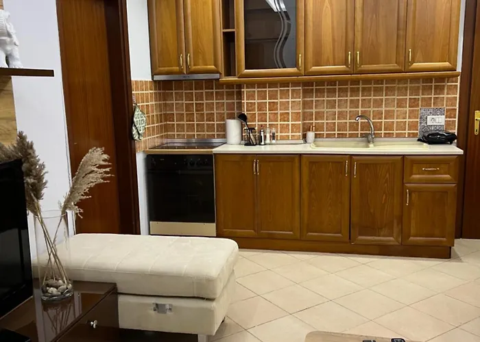 Og Apartment Golem (Tirana)