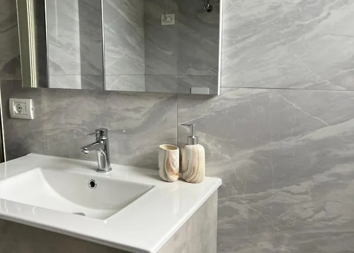 Og Apartment Golem (Tirana)